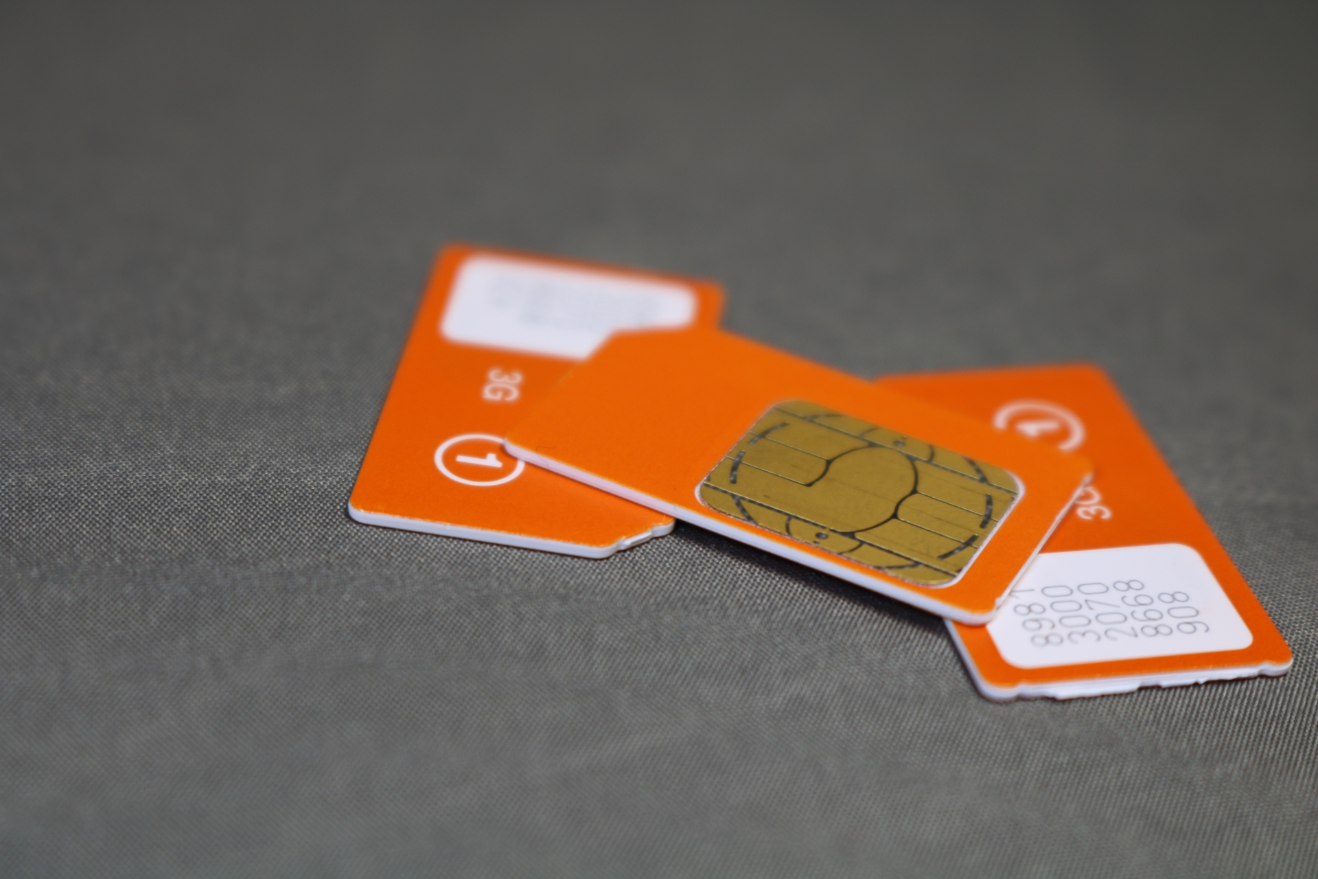 標準サイズ SIMカード SIM グレー背景 左余白 3G