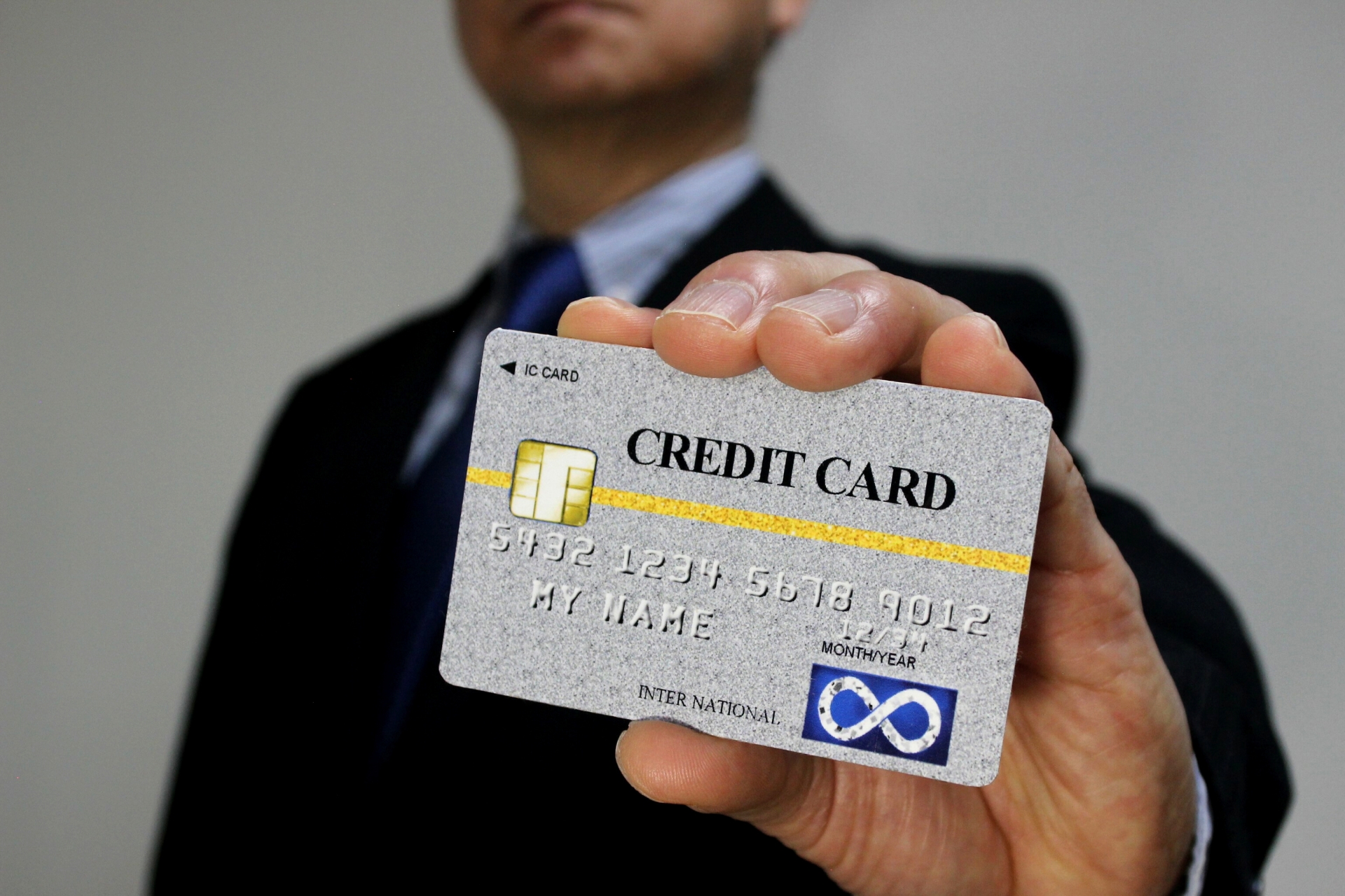 無審査で国際クレジットカードは作れる？ブラックでも通りやすいおすすめ代替カードを紹介 | 誰でもスマホ