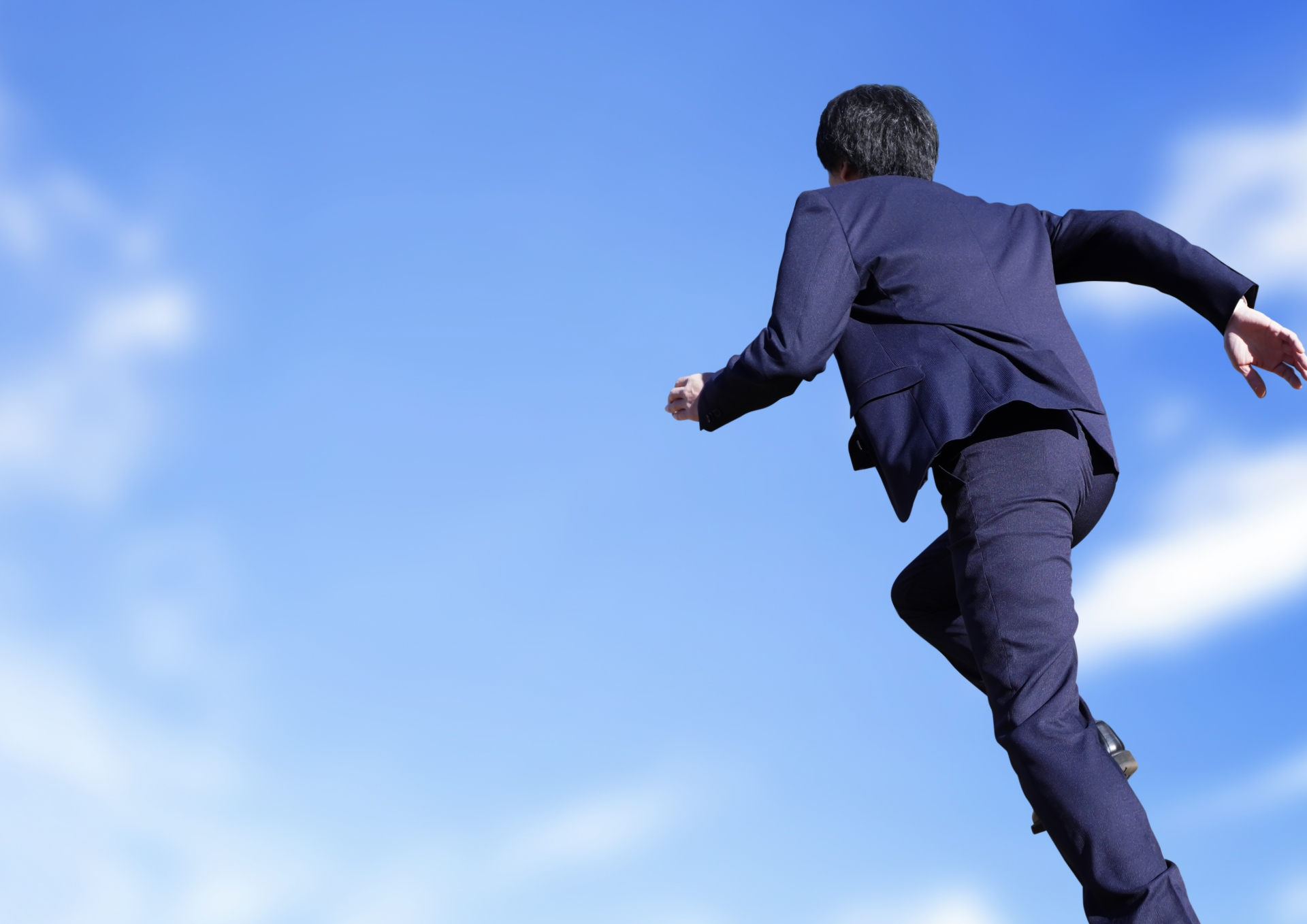 走るビジネスマン