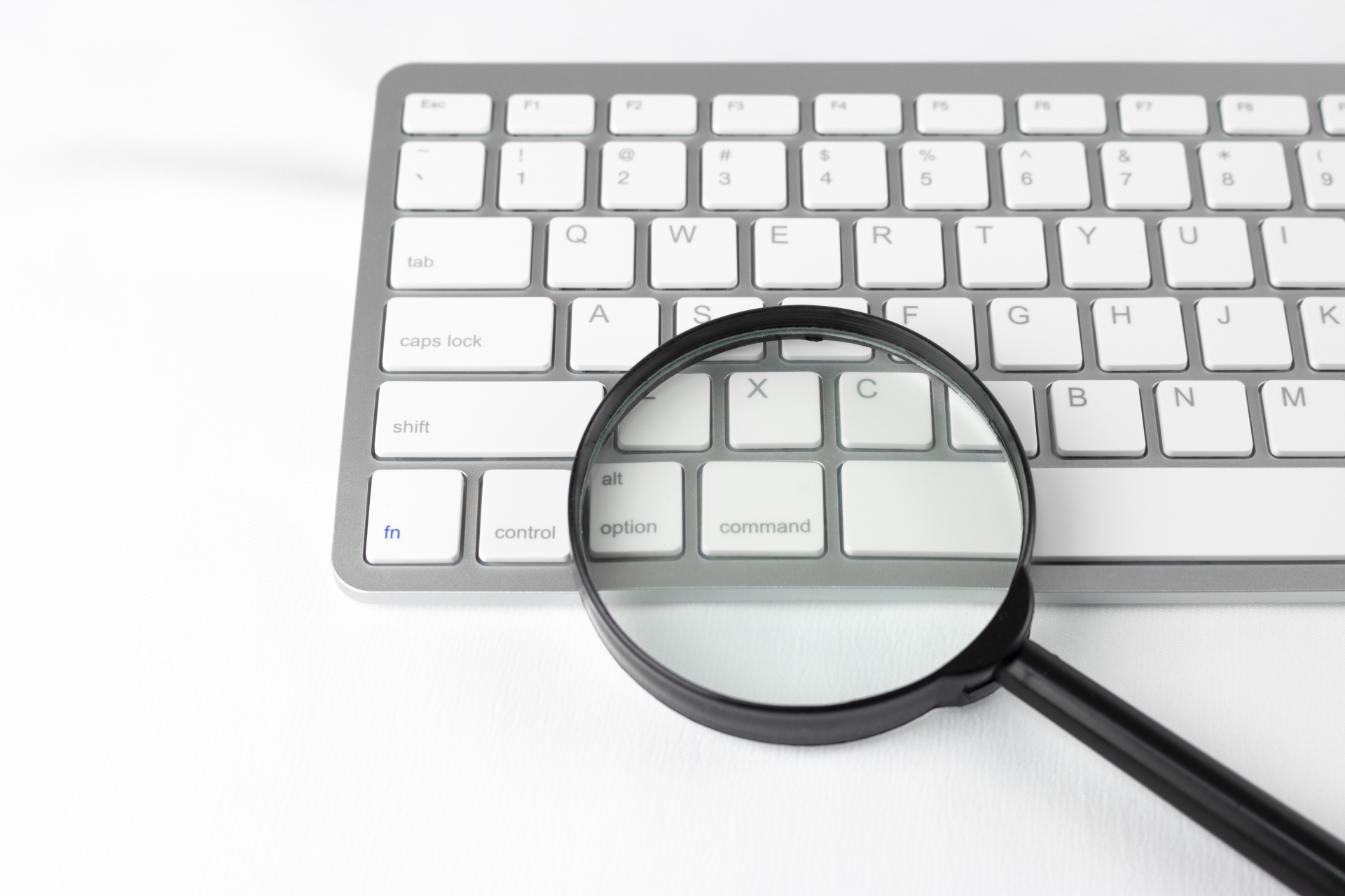 パソコンで検索するイメージ