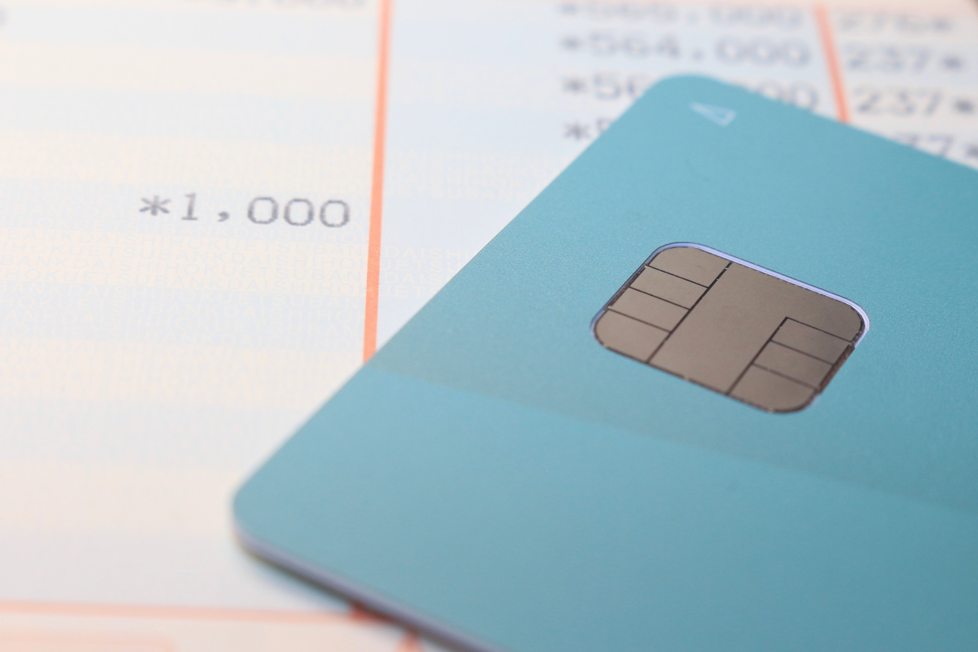 クレジットカードと通帳