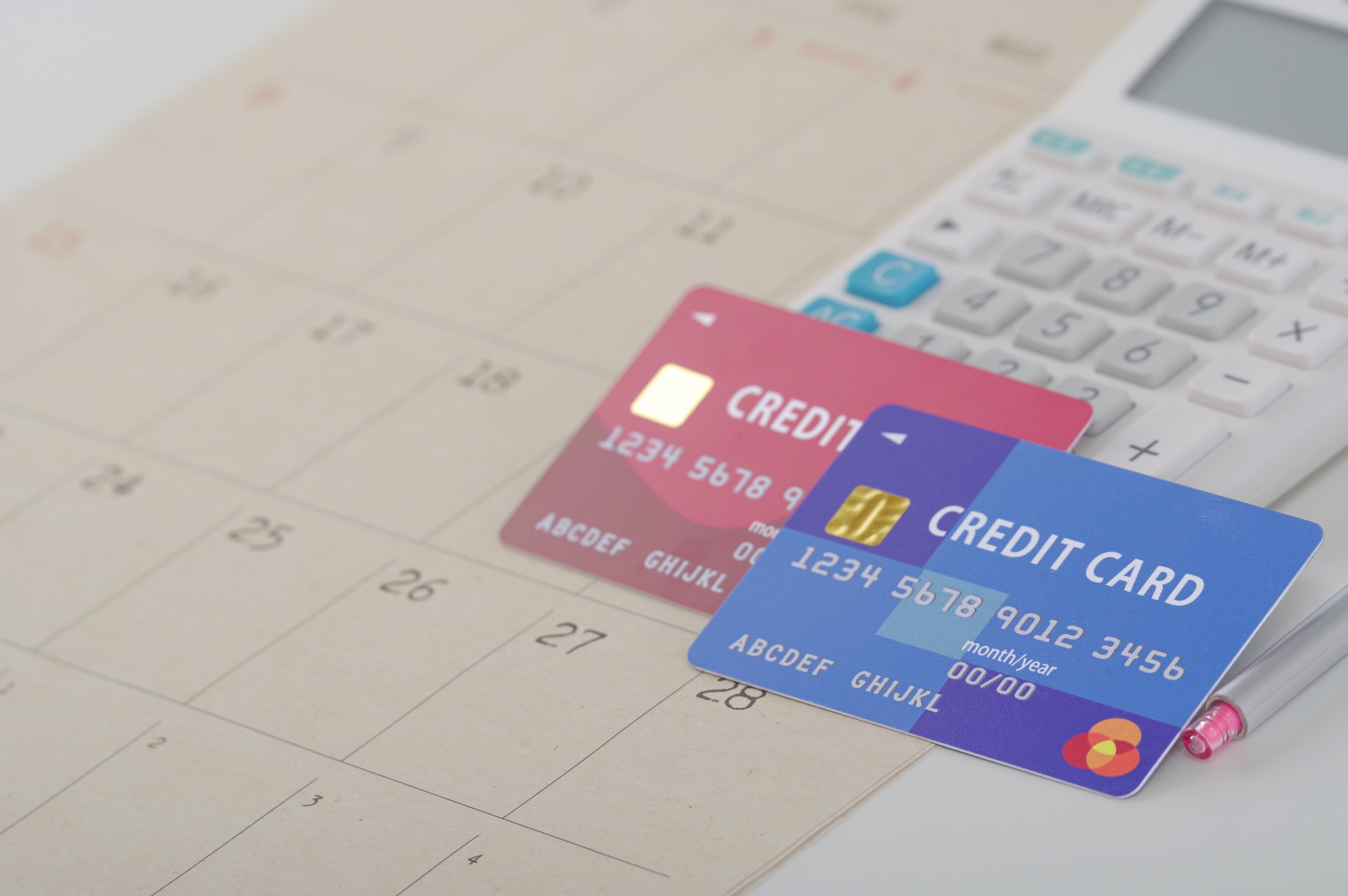 クレジットカードとカレンダーと電卓