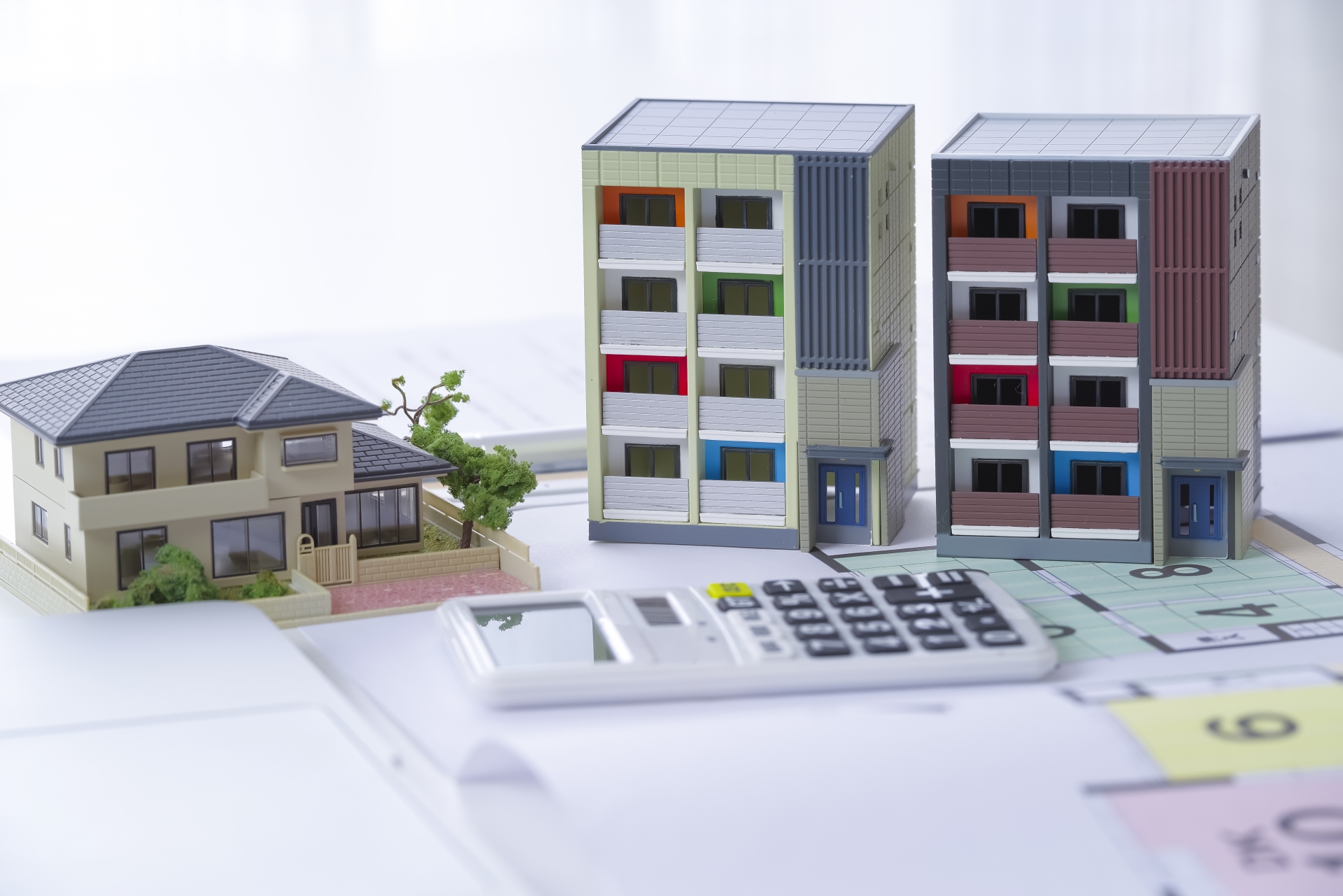 住宅建築や不動産購入を検討するイメージ