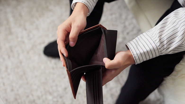 財布を確認する