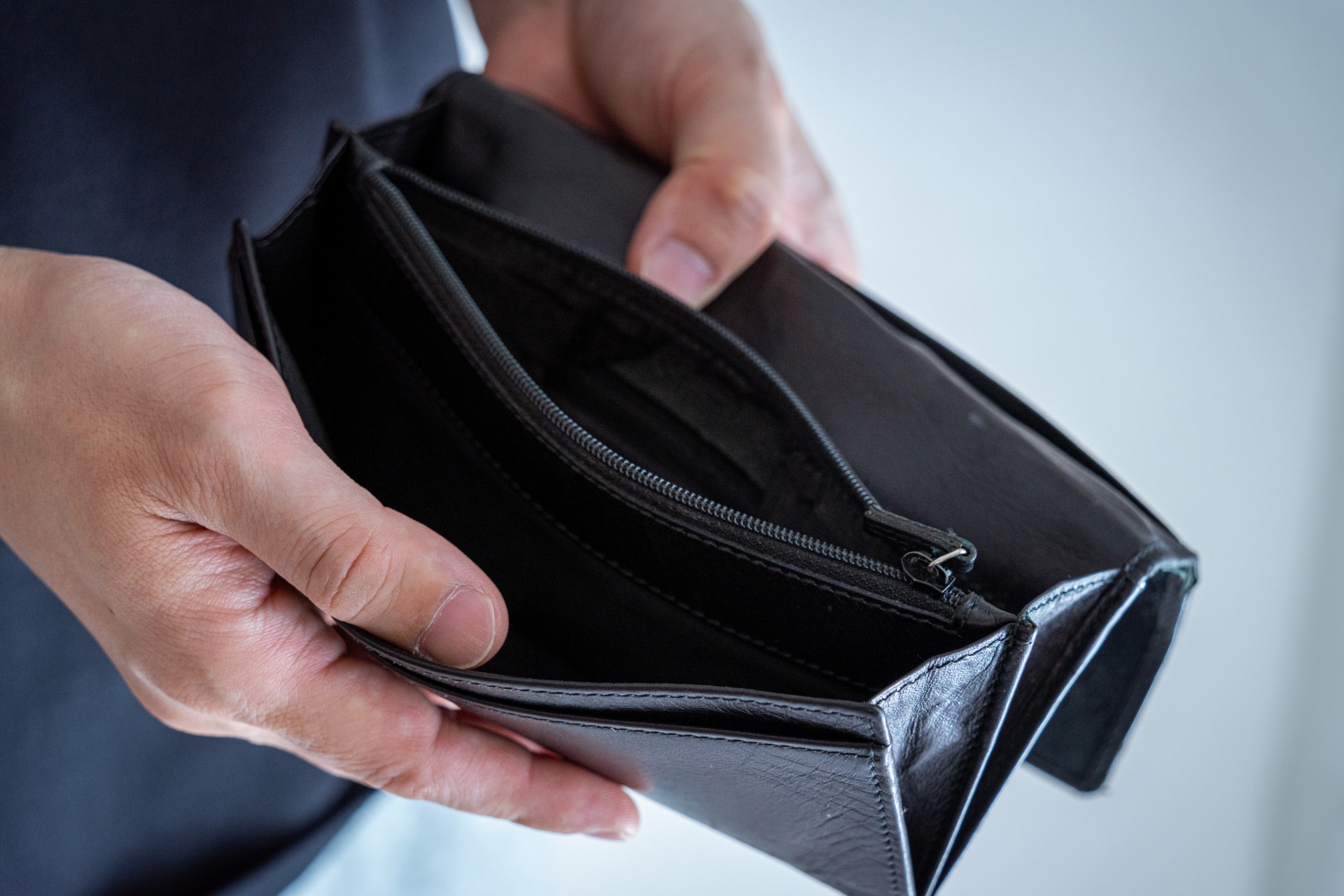 お金がない財布