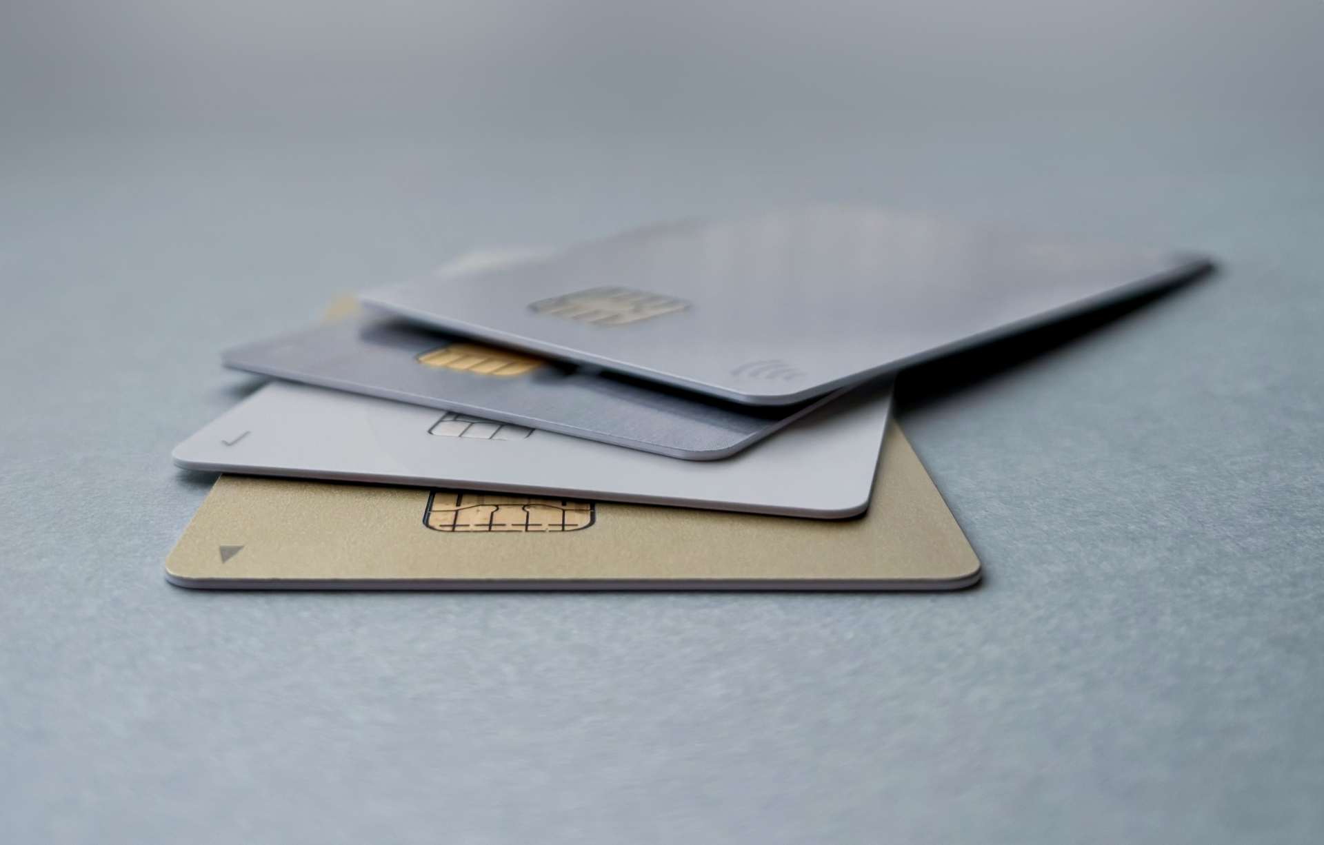 重ねたクレジットカード