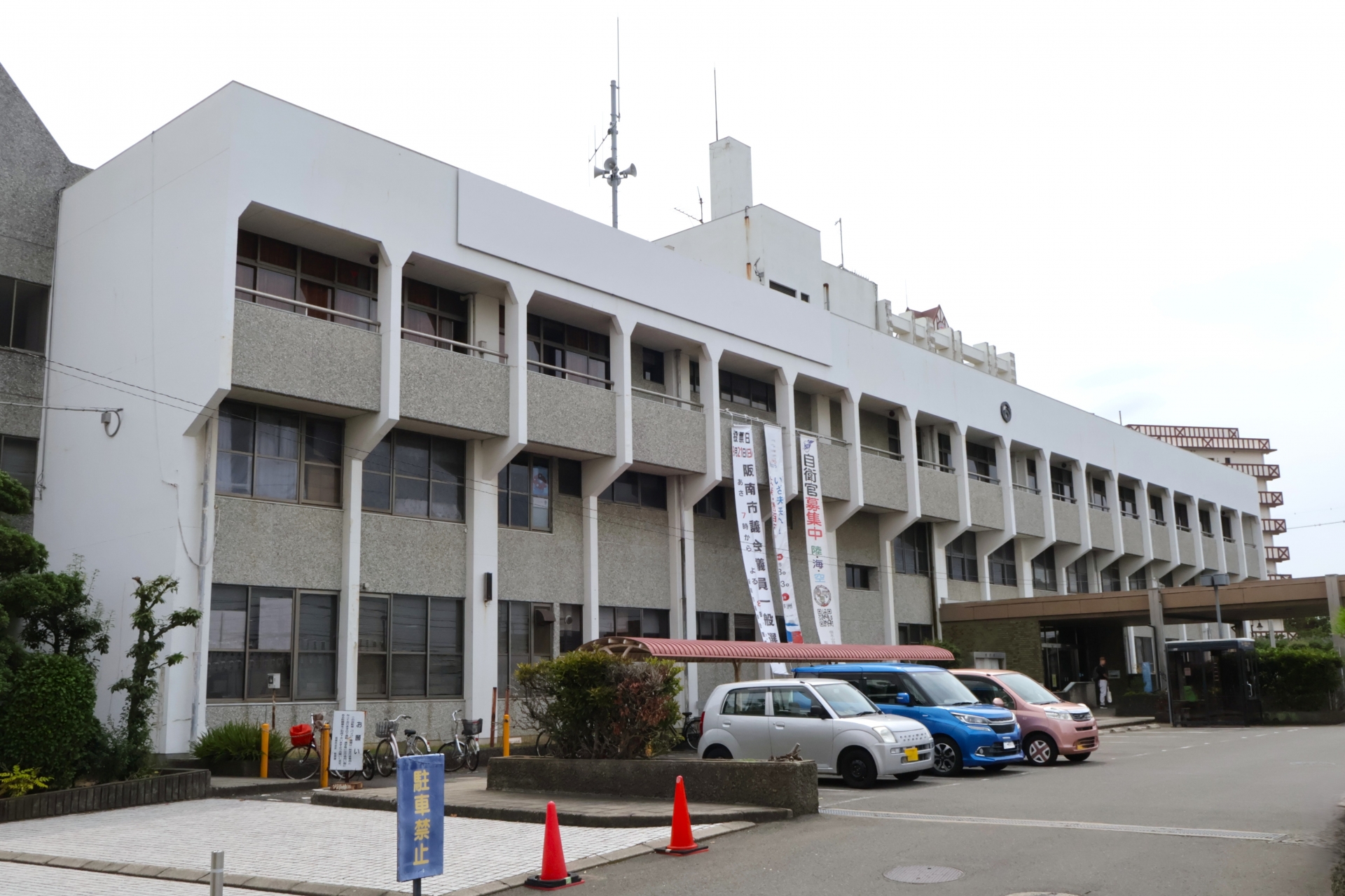 阪南市役所　外観　大阪府阪南市3　駐車場
