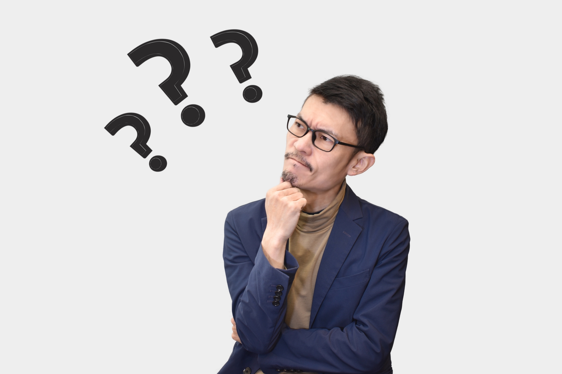疑問を抱えるビジネスマン