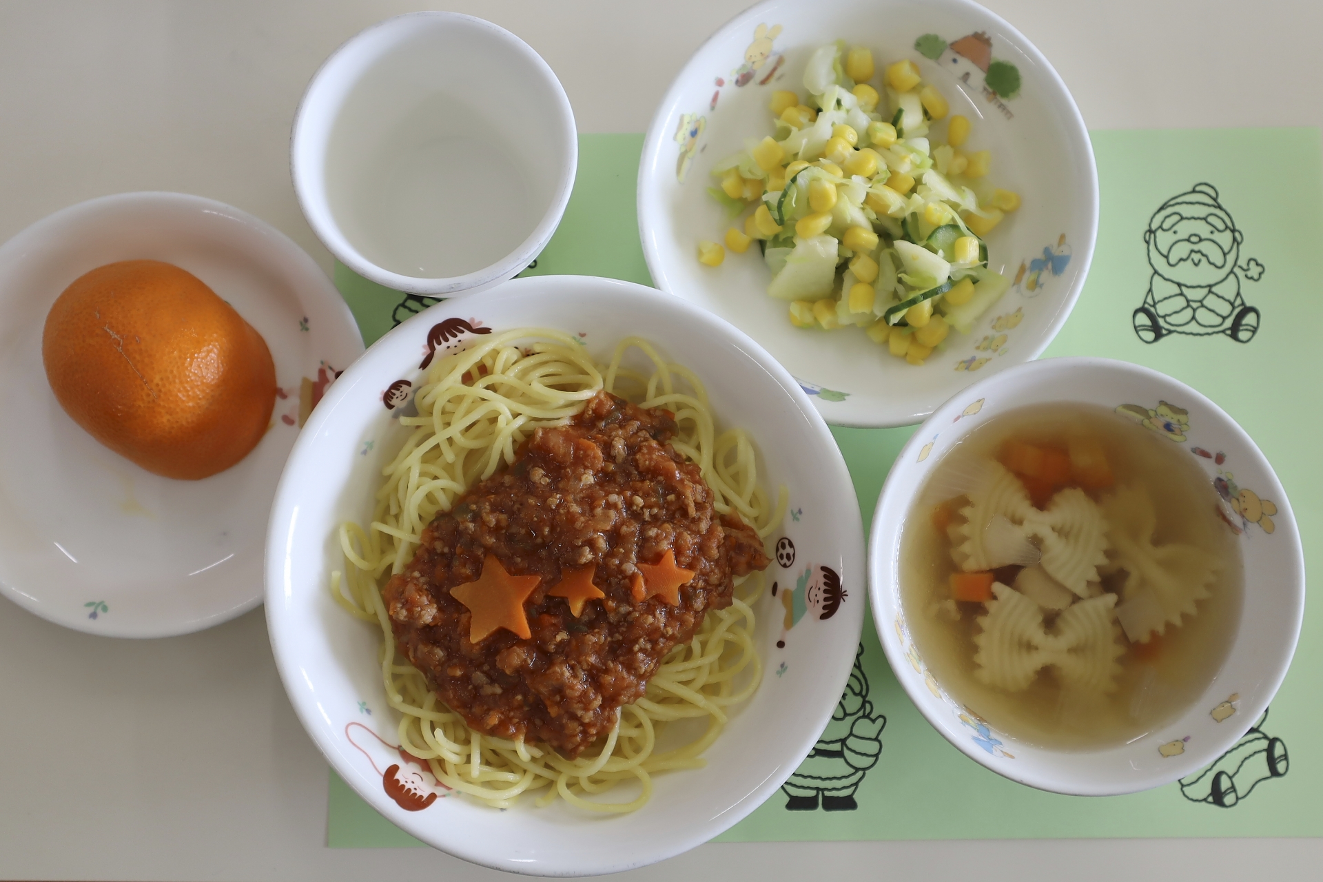 給食メニュー　俯瞰