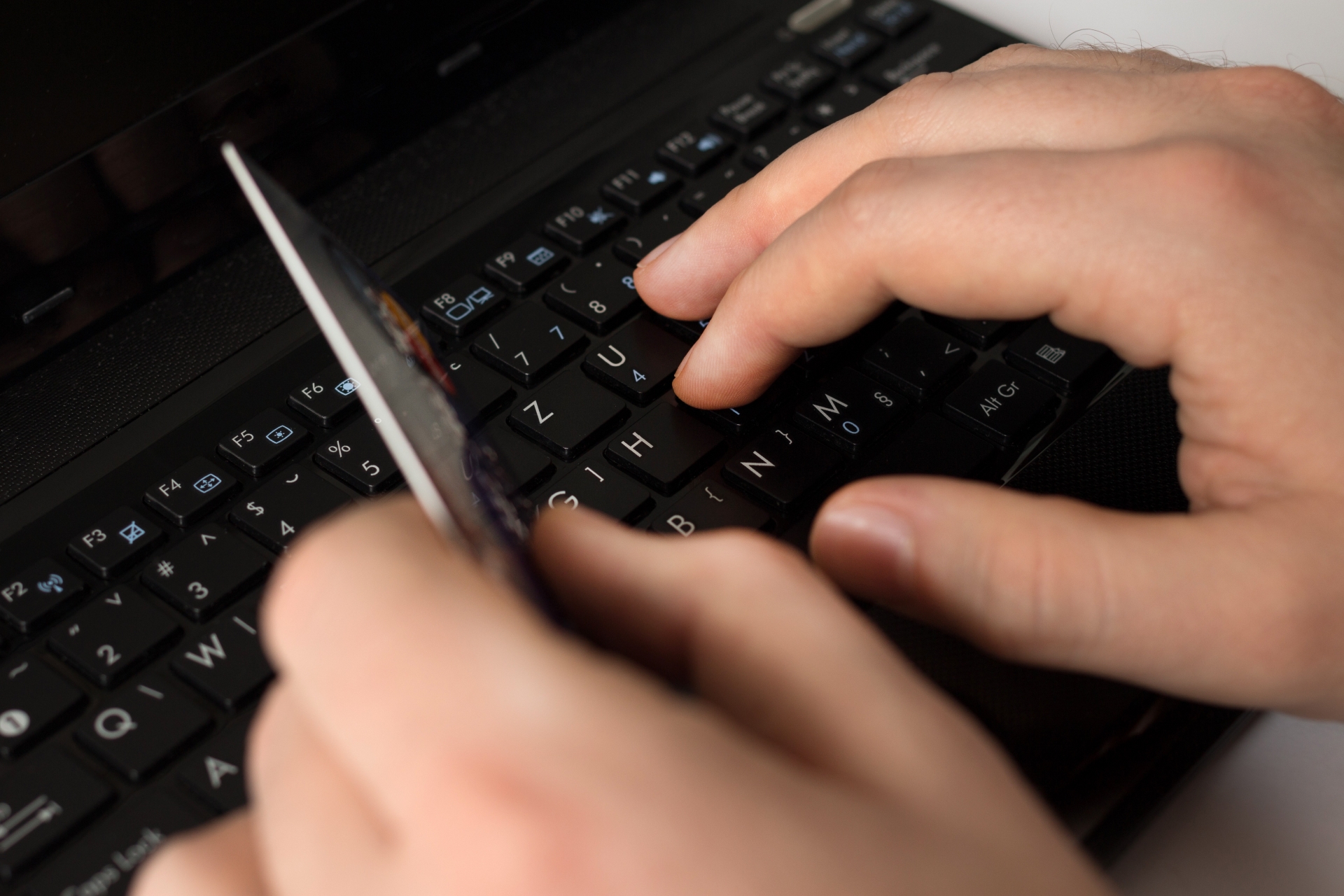 クレジットカードとパソコン4