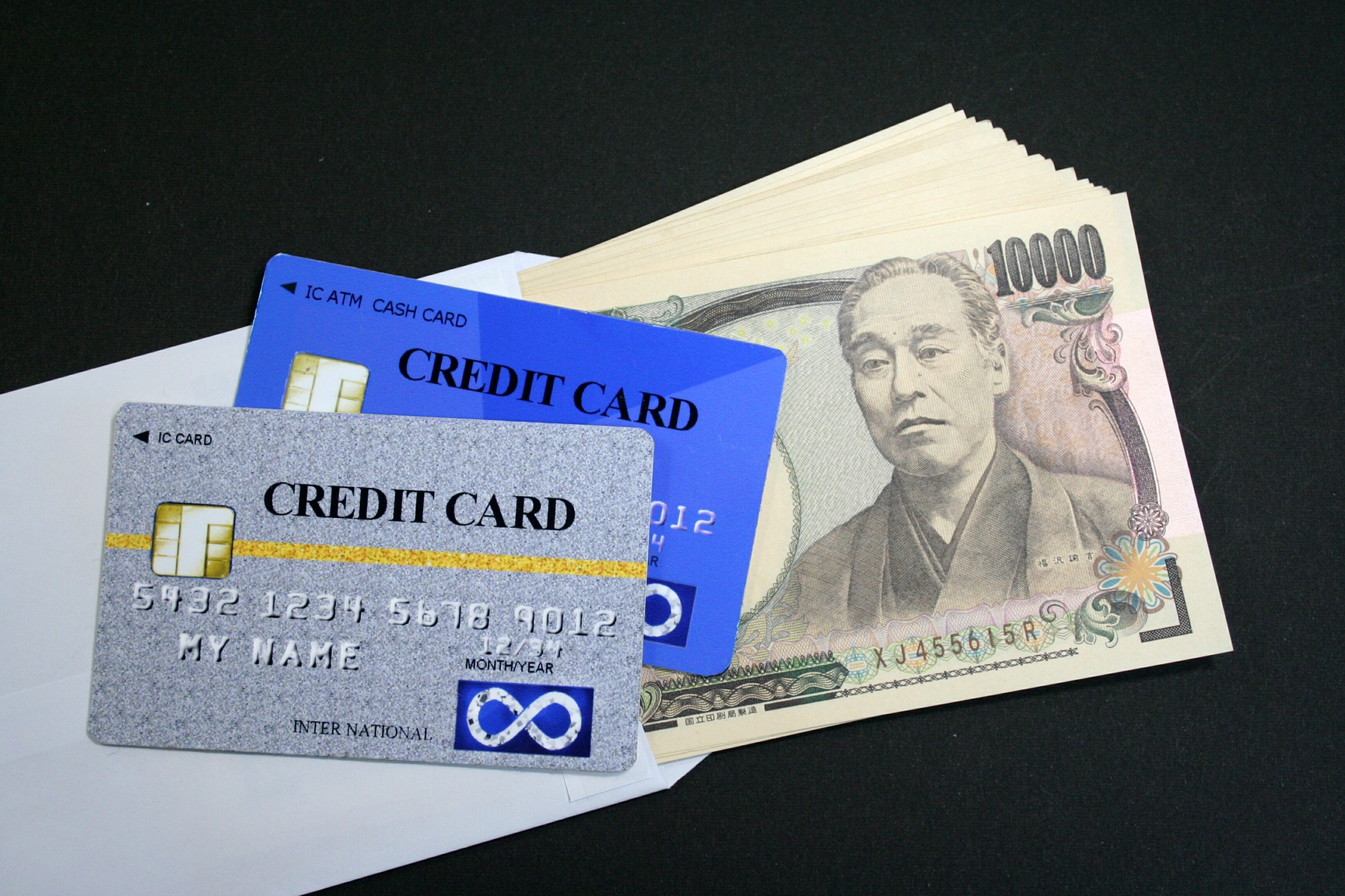 現金とクレジットカード