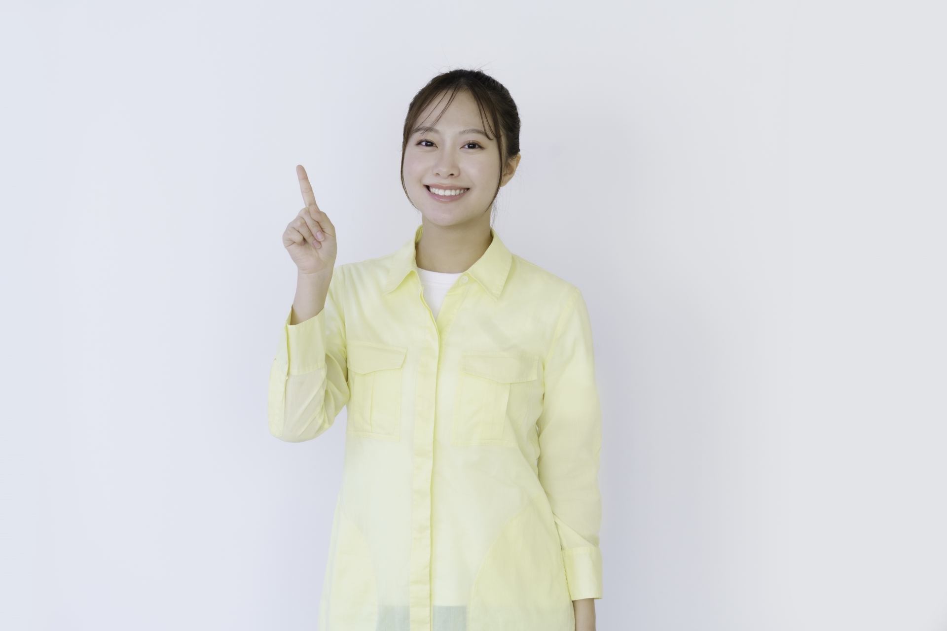 ポイントを示す女性