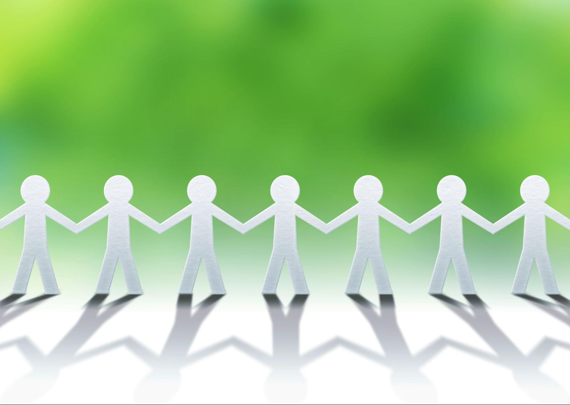 手を取り合う人々