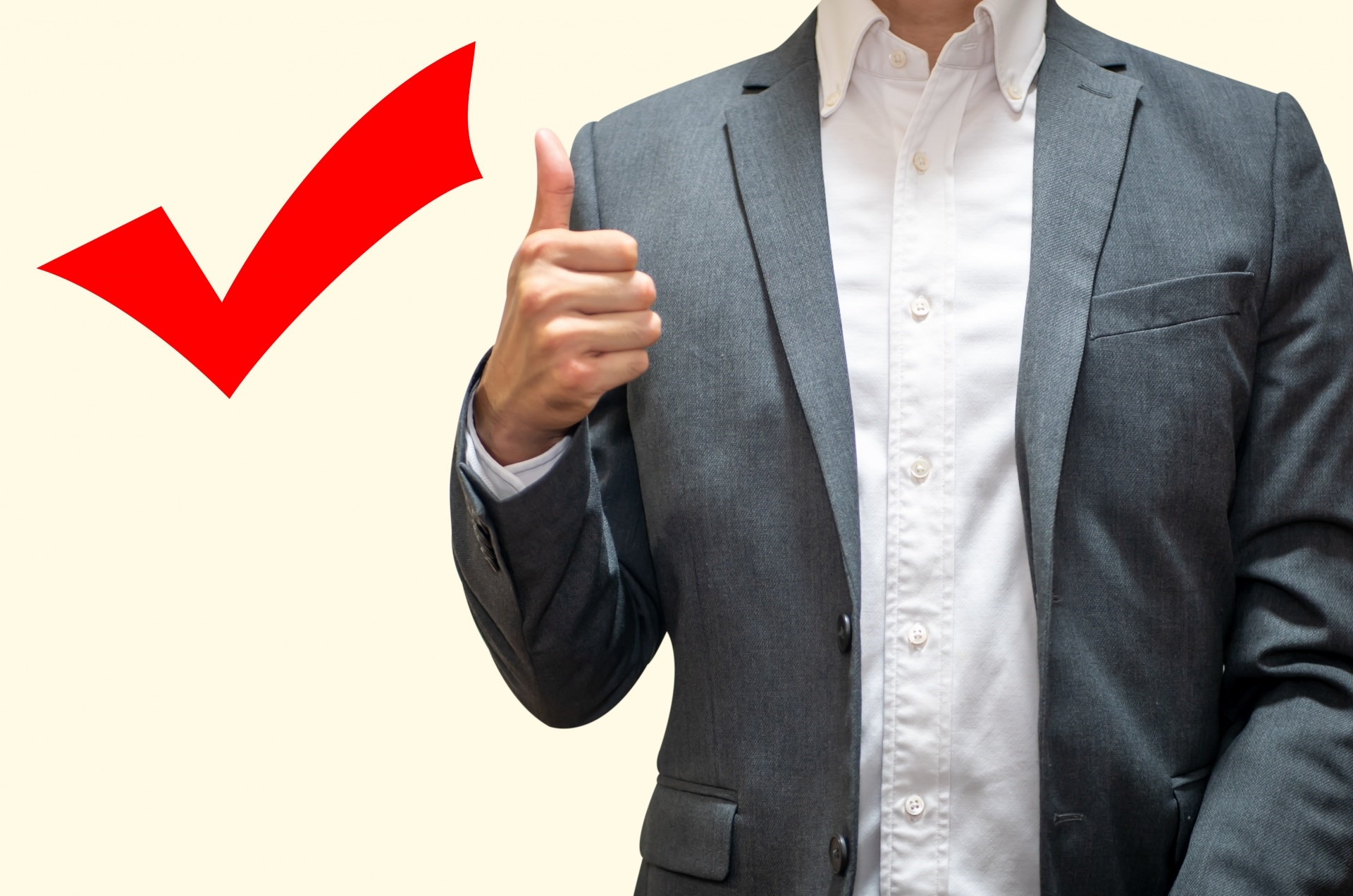 チェックマーク　ビジネスマン
