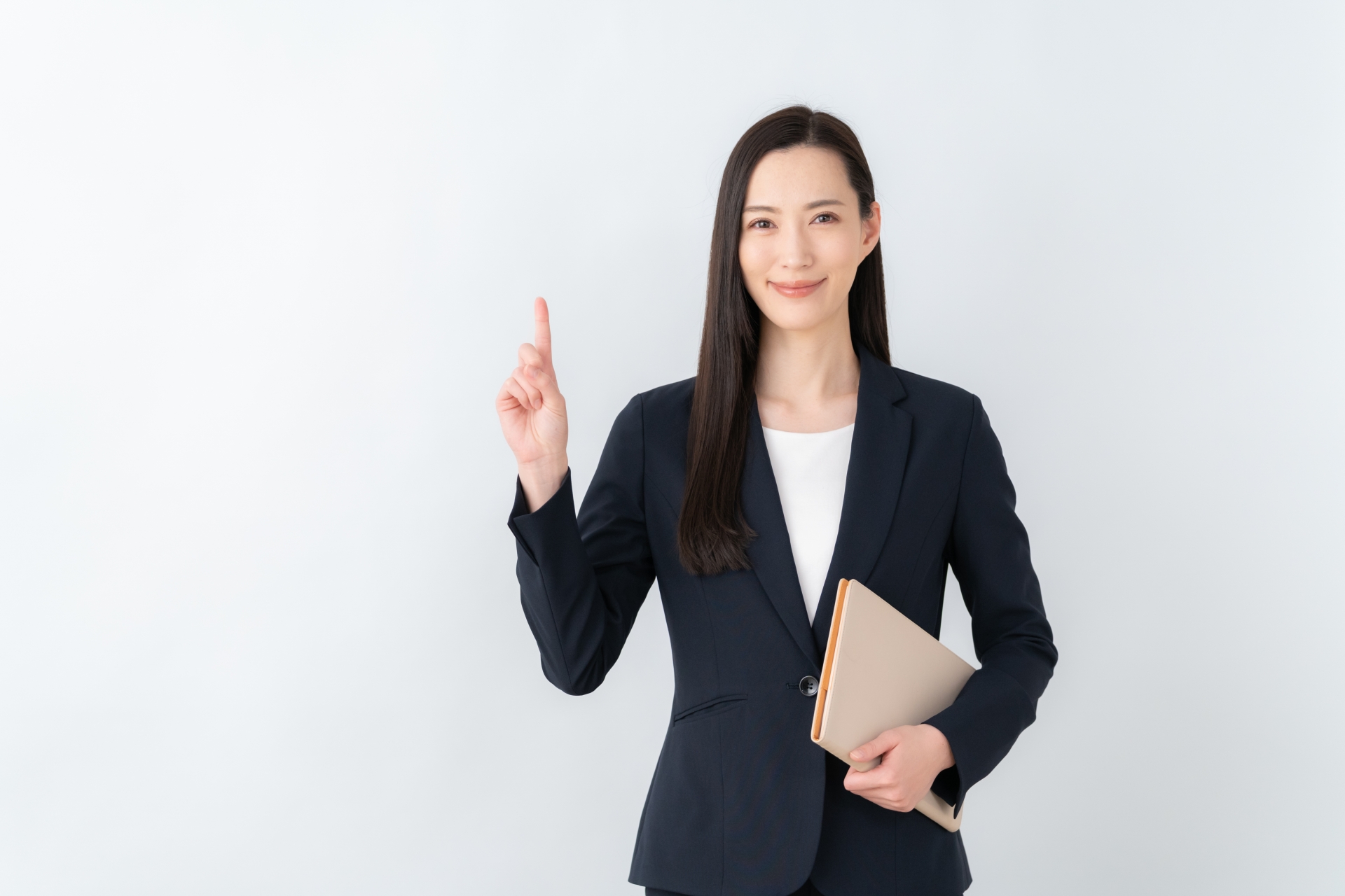 白バックの若いビジネスウーマン