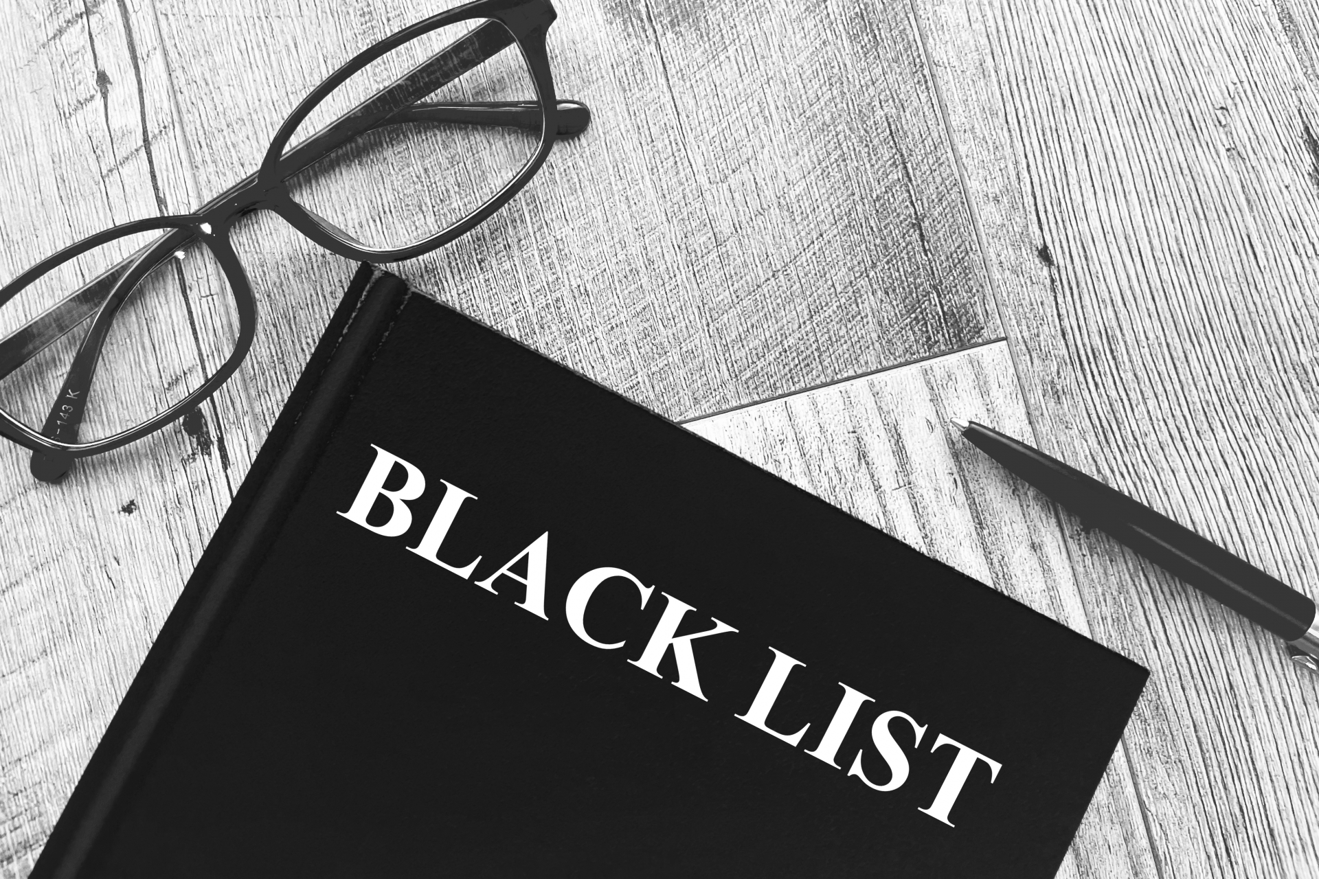 ブラックリストと書かれたノート