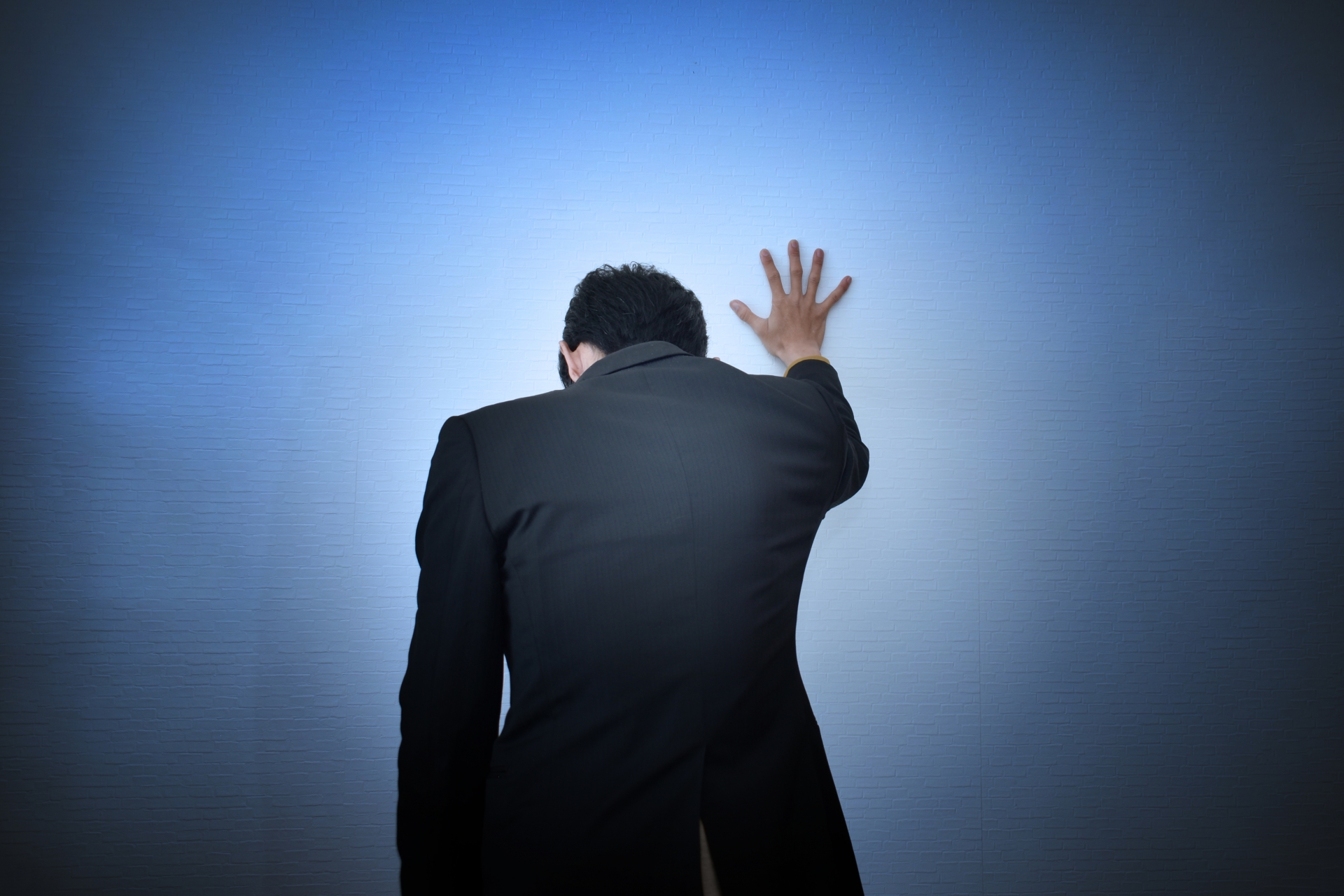 再就職できない男性