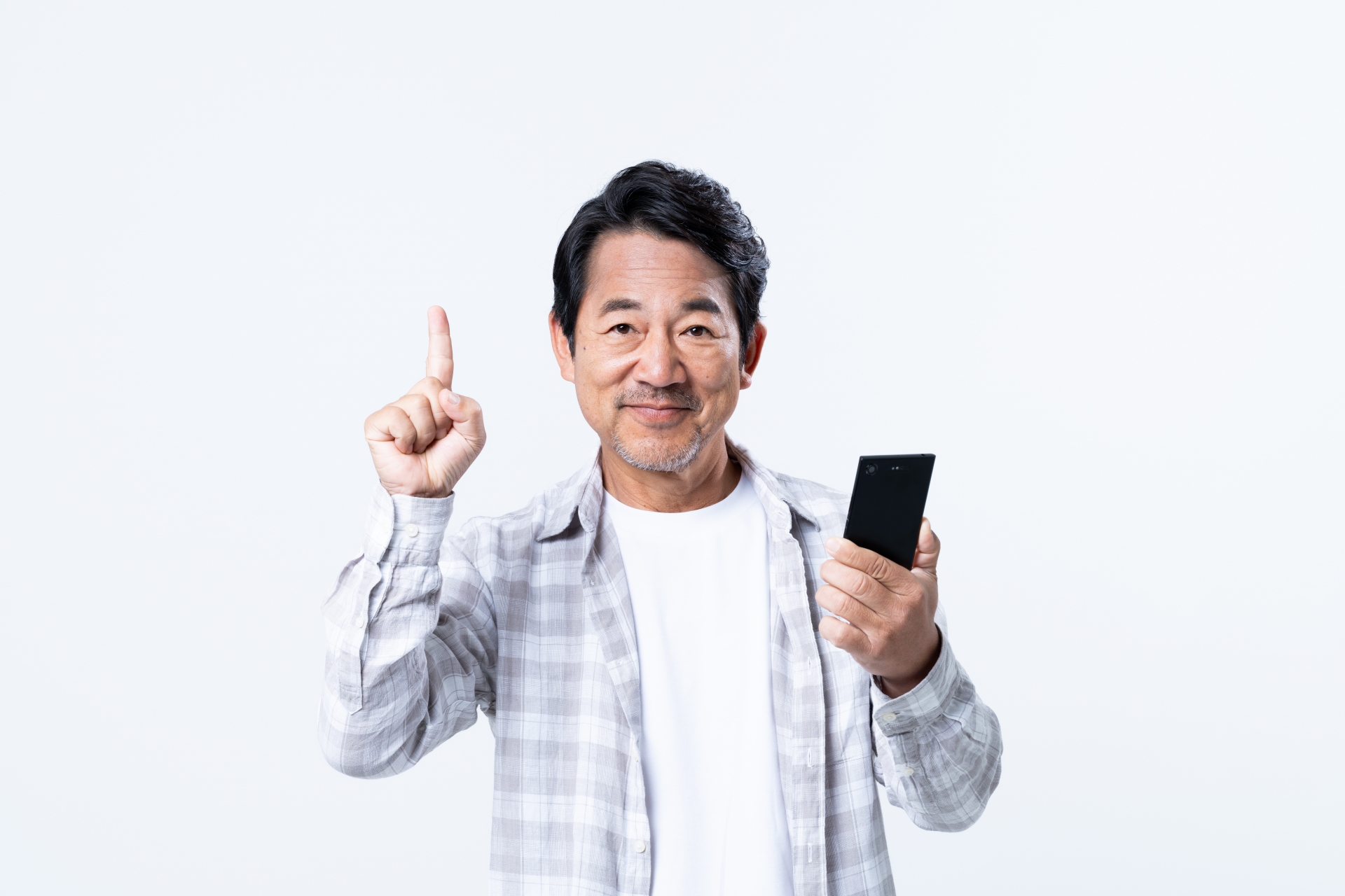 人差し指を立てている男性