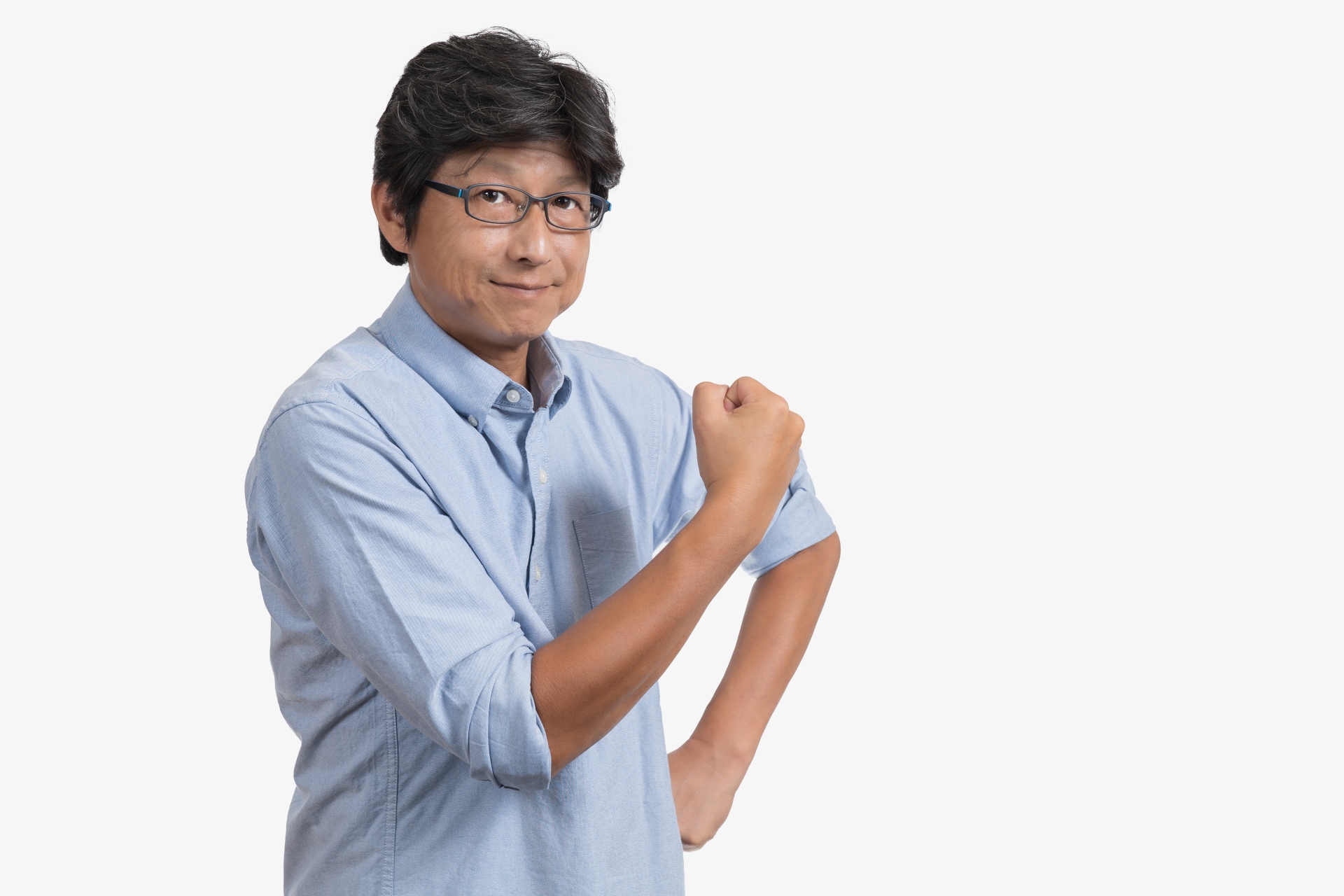 ガッツポーズの中年男性