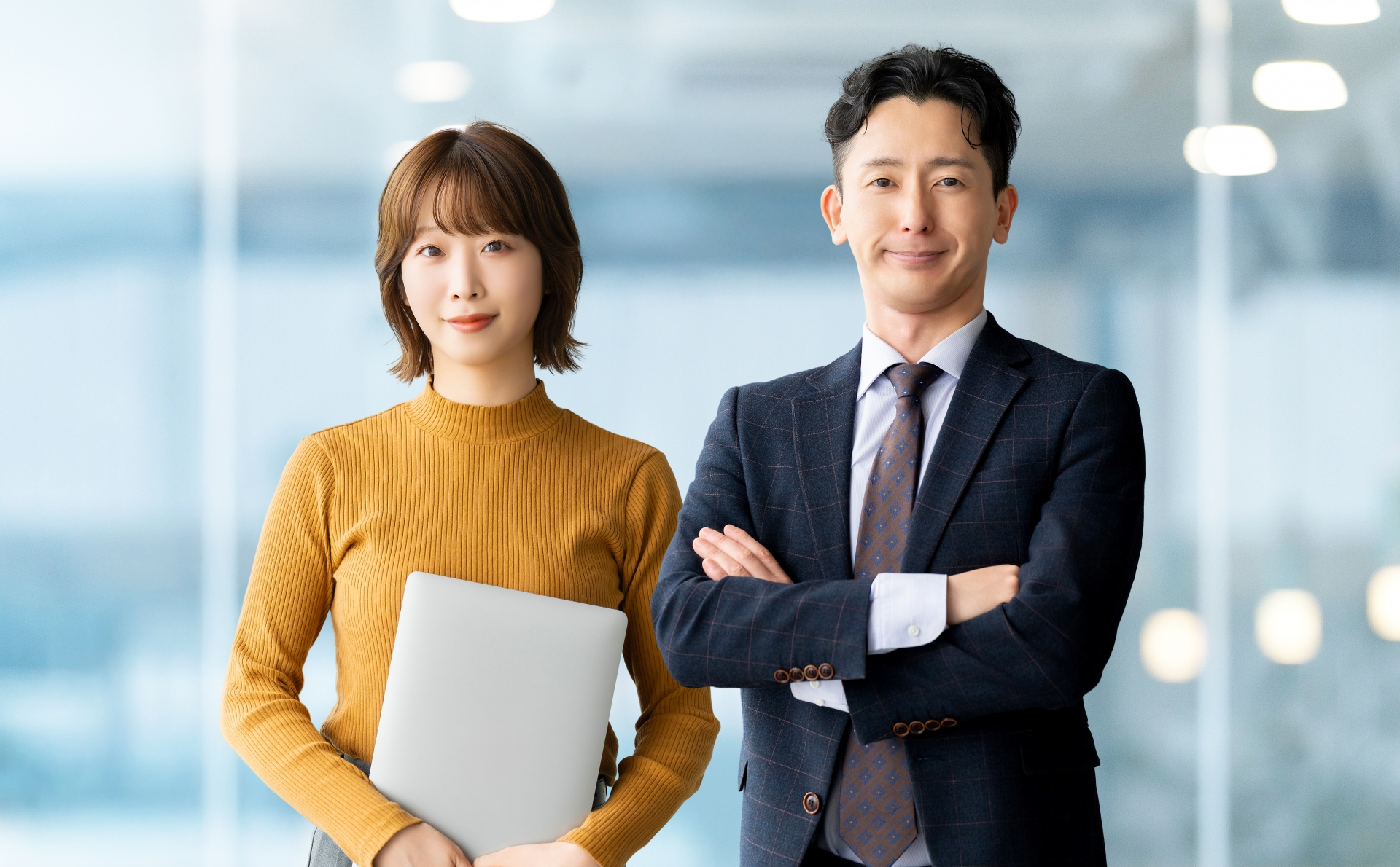 男女2人のビジネスチームワークイメージ