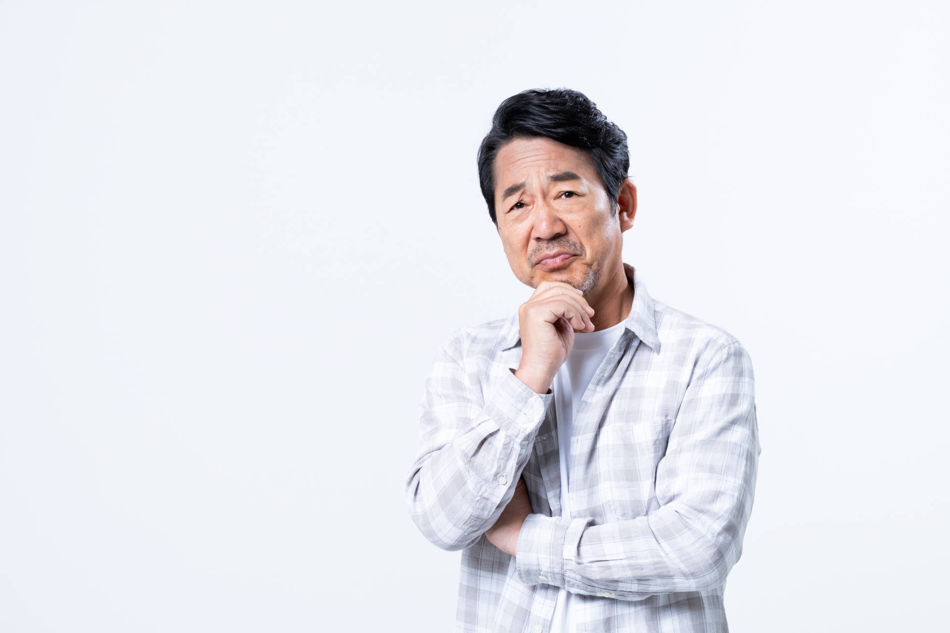悩む男性