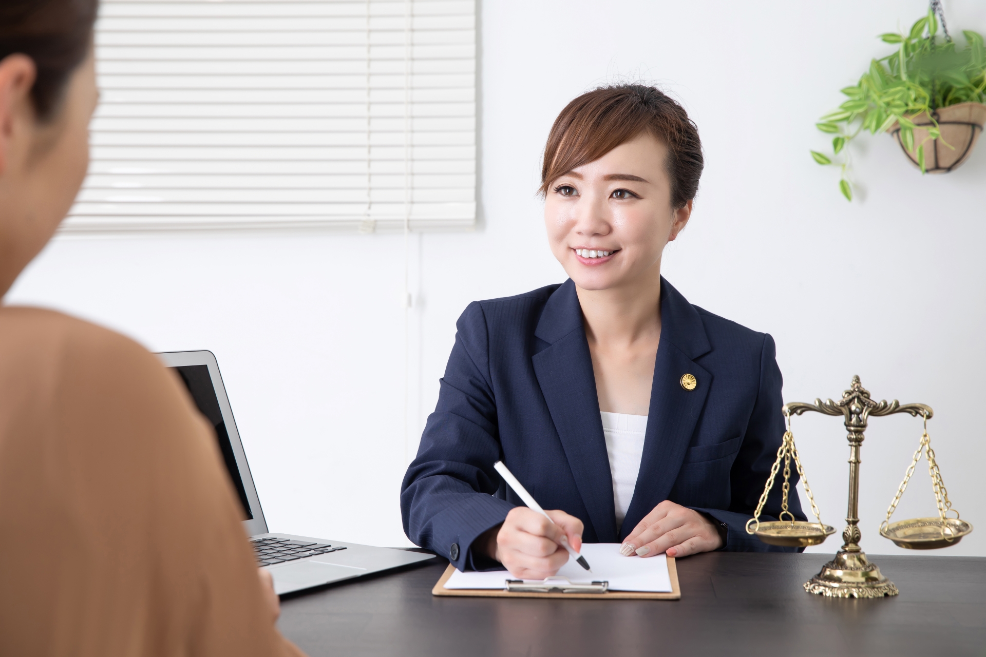 話を聞く弁護士