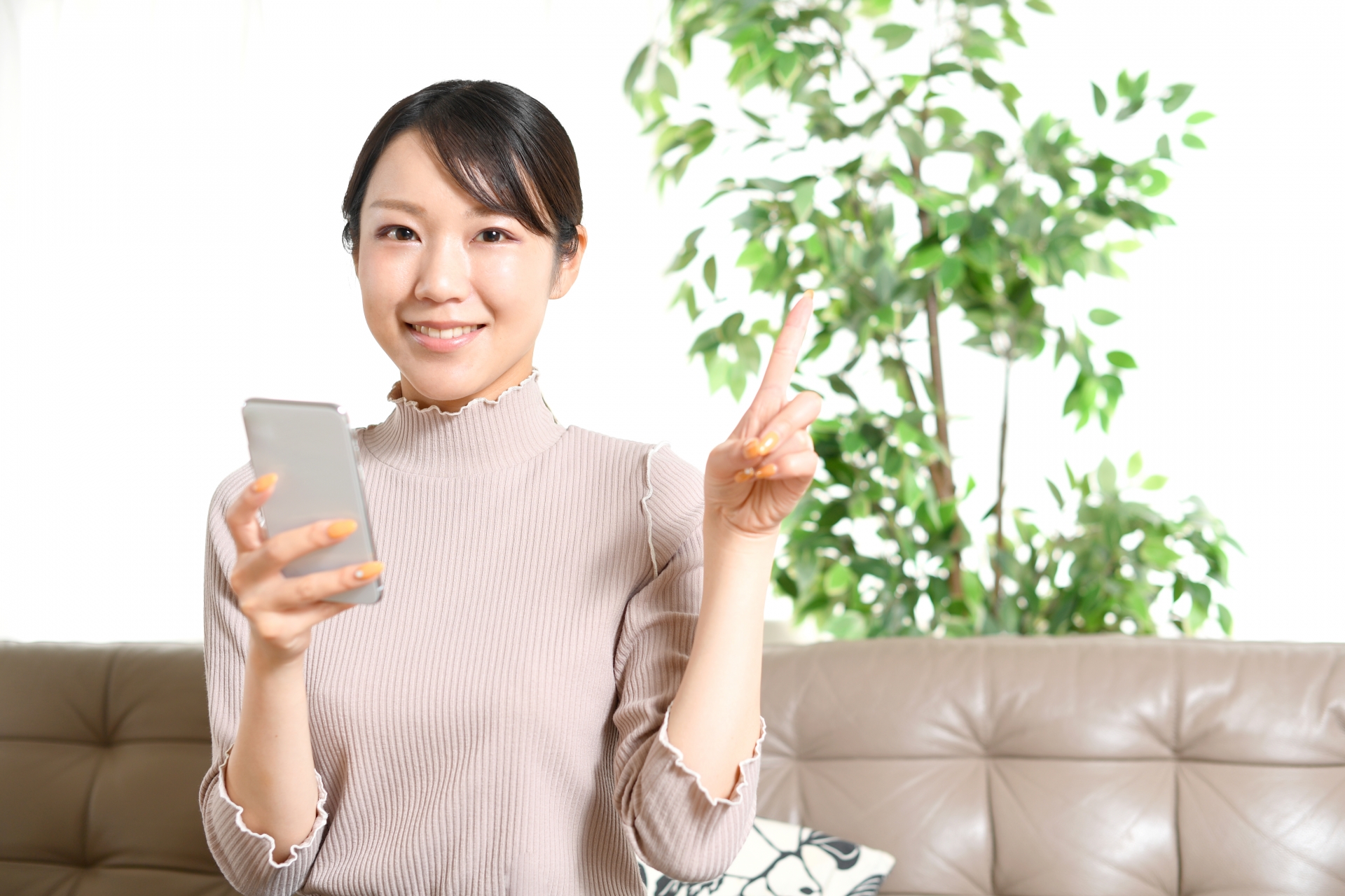 正解を示す女性