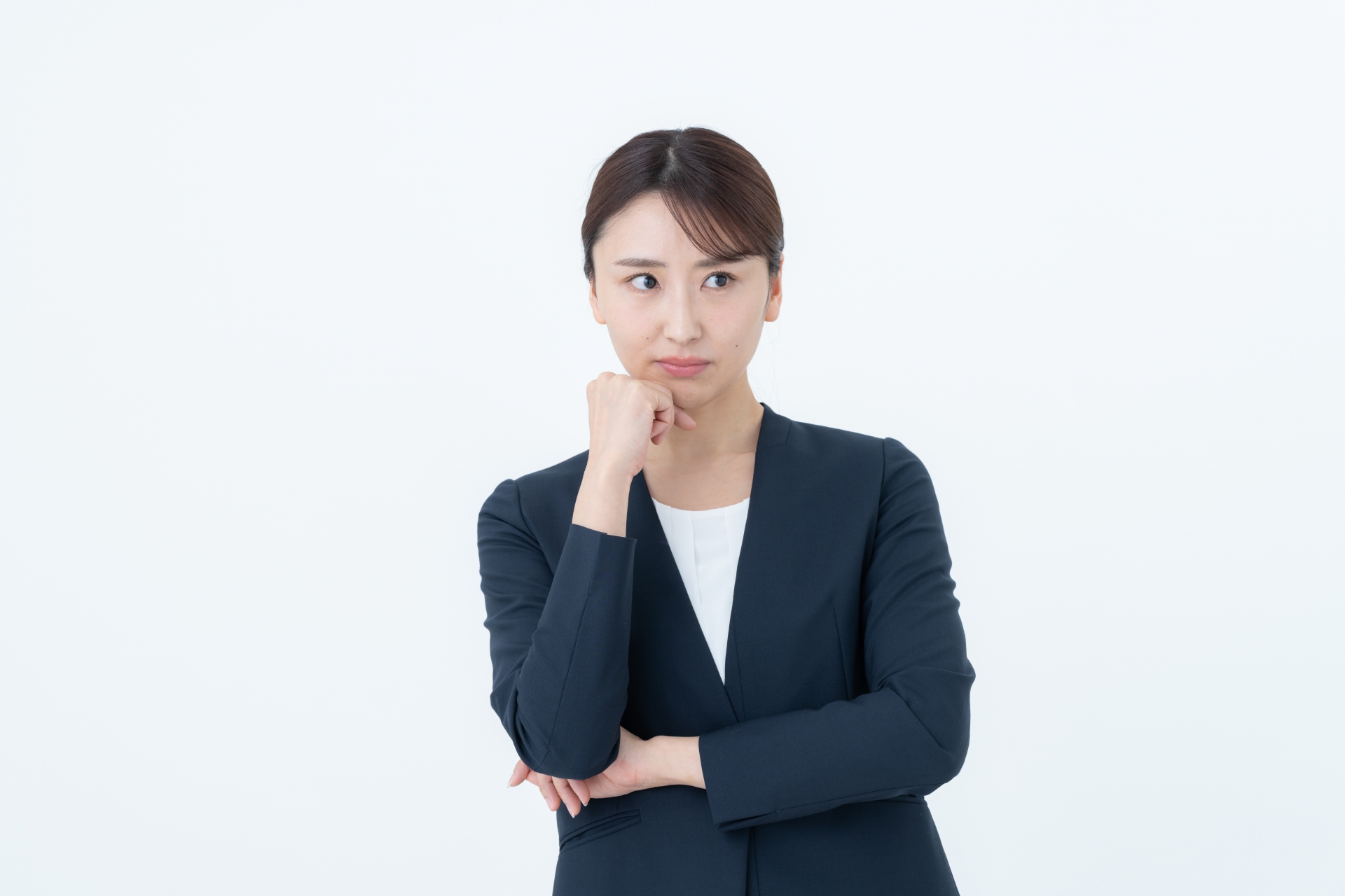 考える女性