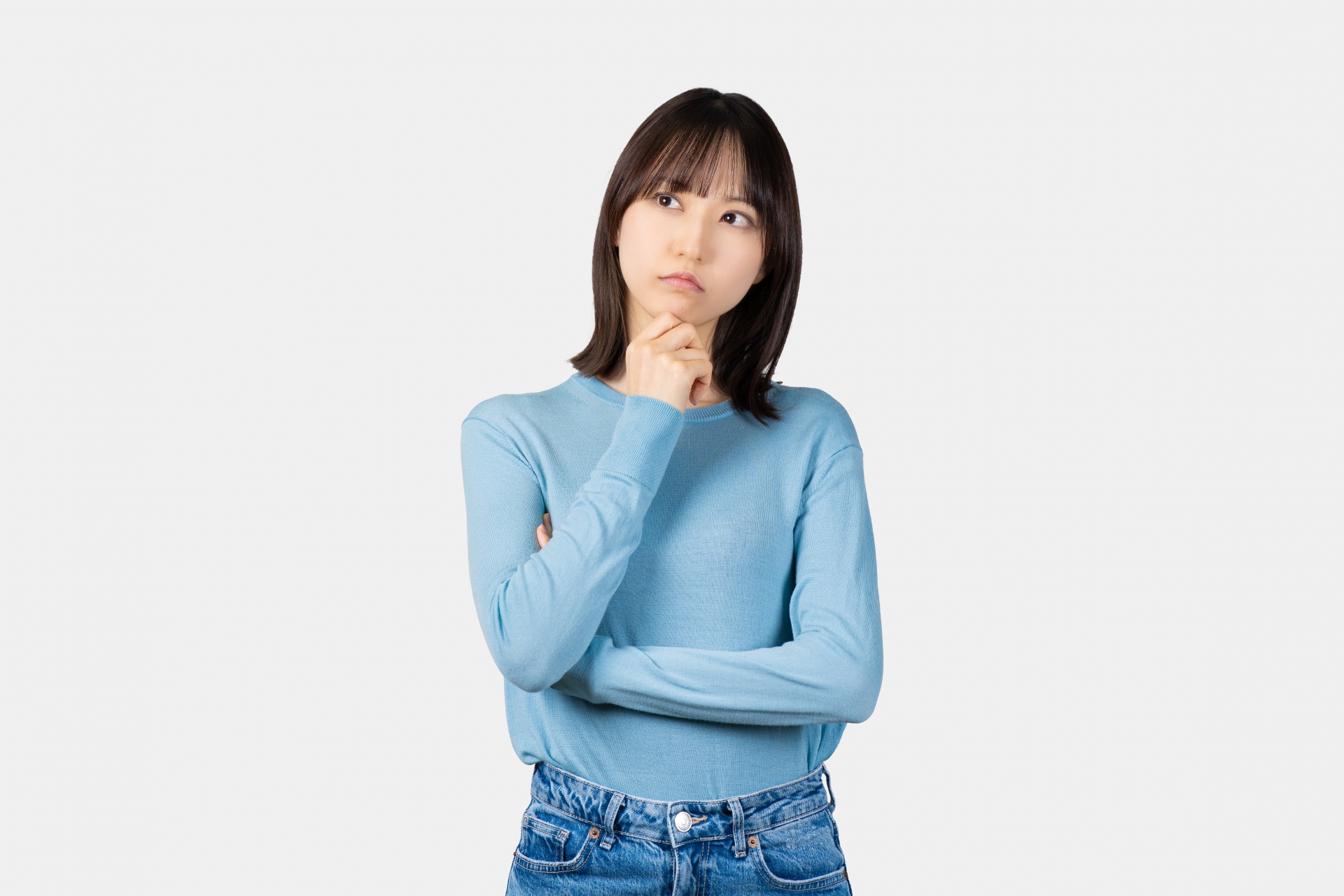 考える女性