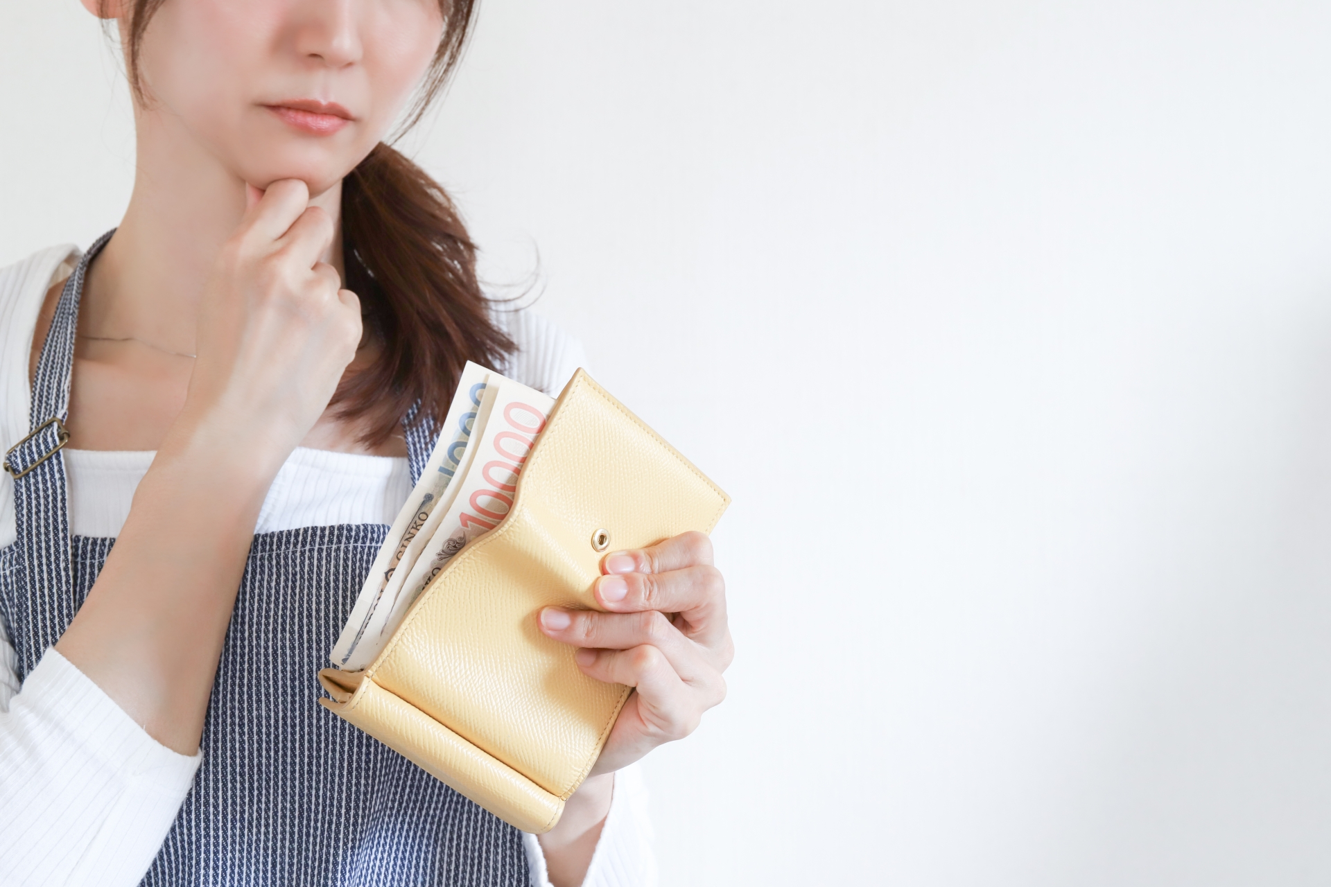 家計に悩む主婦