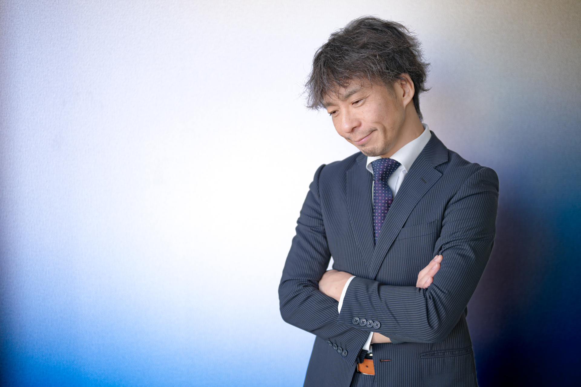 悩む男性