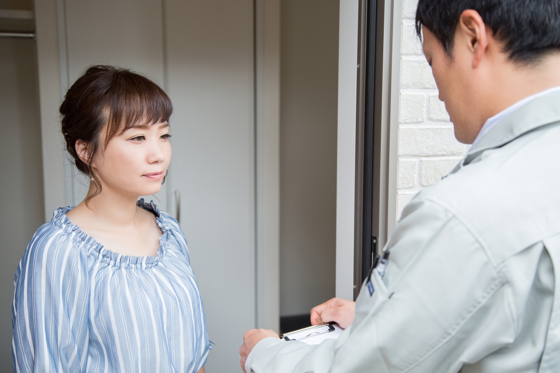 切れている女性