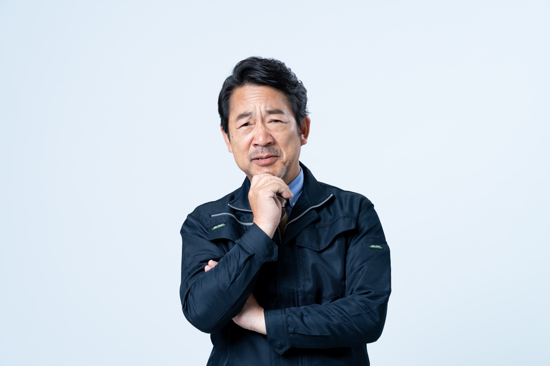 考える男性