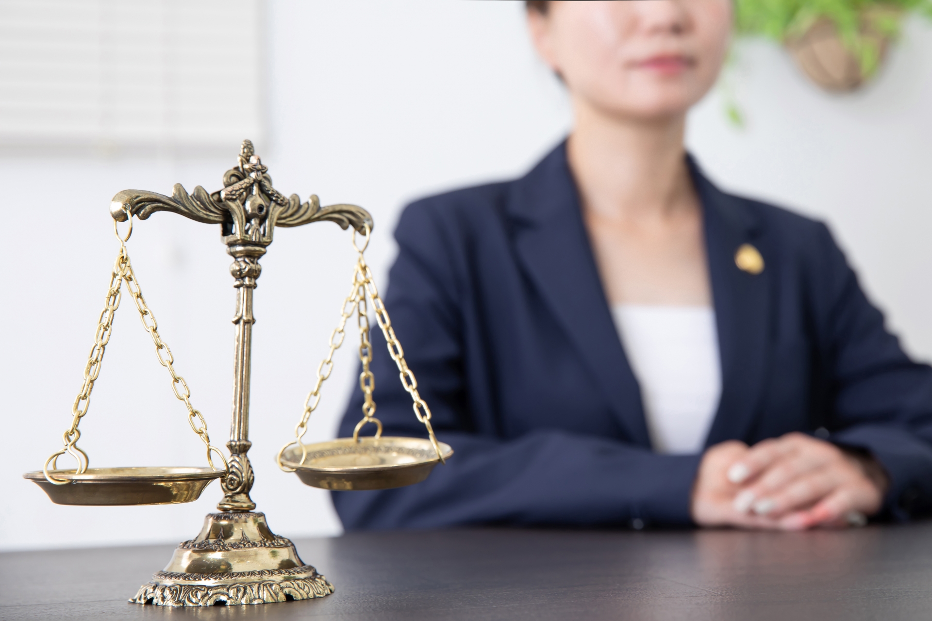 天秤と弁護士