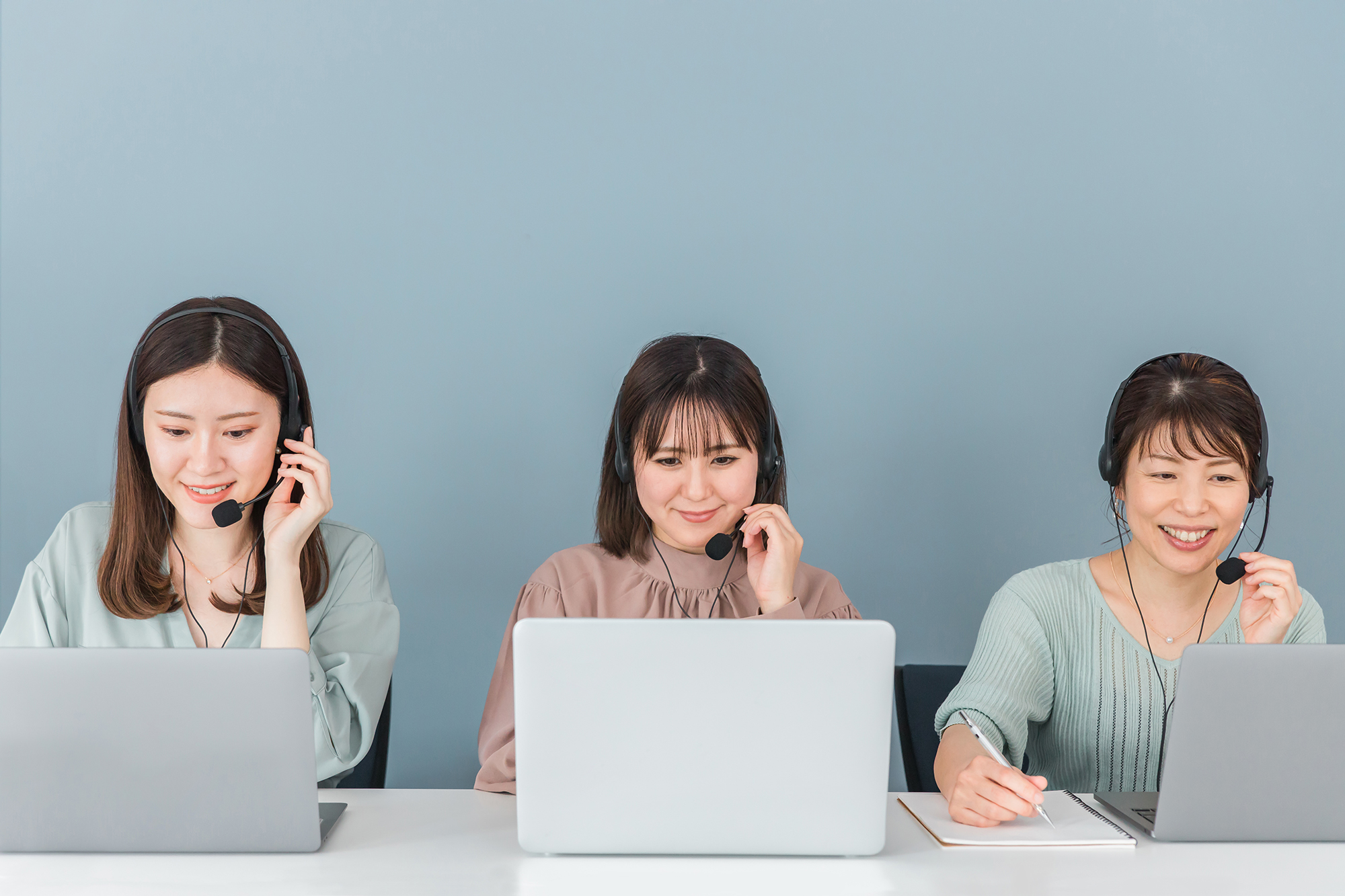 コールセンターの3人の女性